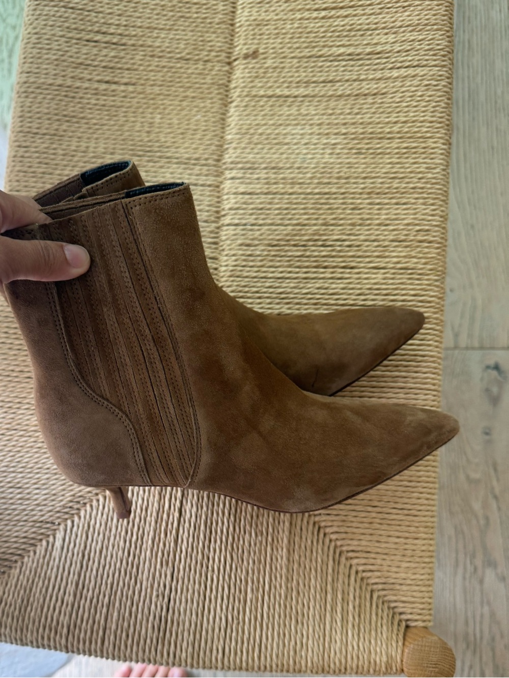 Brand new Veronica Beard Pointed Toe Suede Ankle Booties in Brown US7
